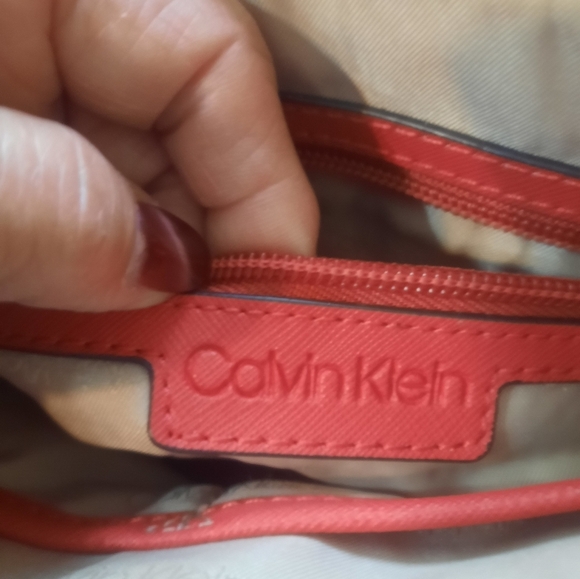 Calvin Klein Red Crossbody Bag with Sleek Design - Picture 8 of 12